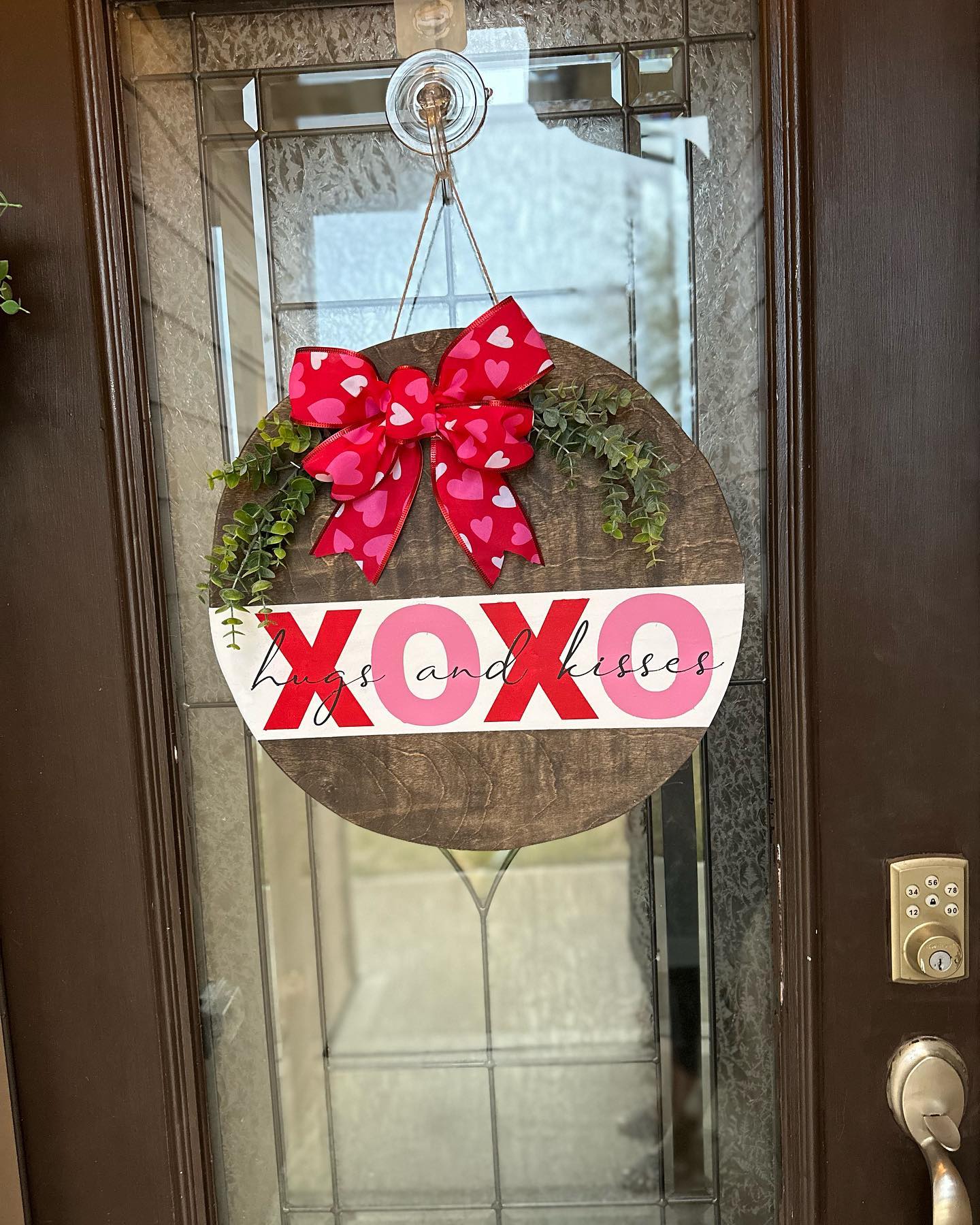 XOXO Valentine door hanger