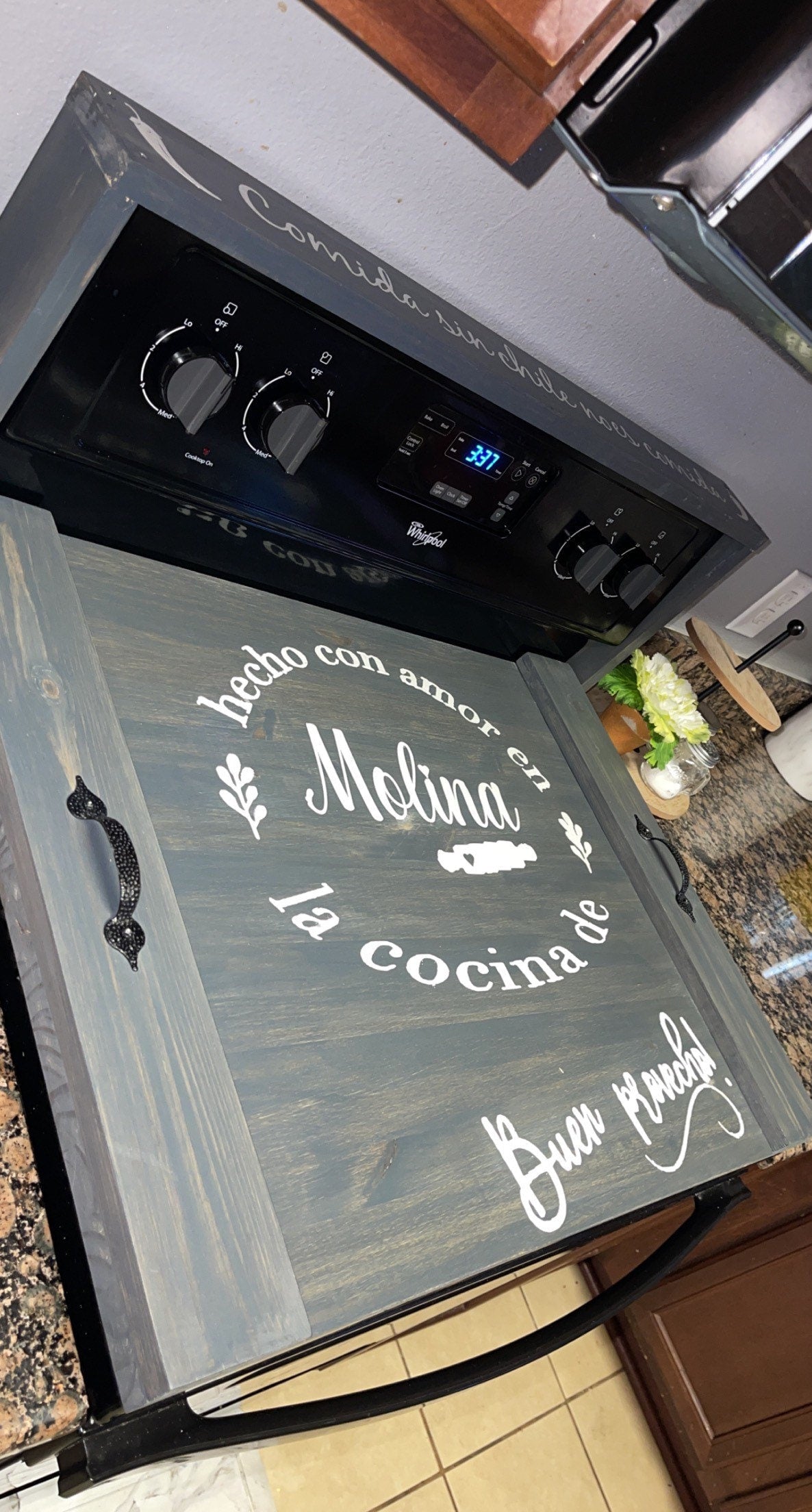 Hecho con amor Spanish saying stove cover